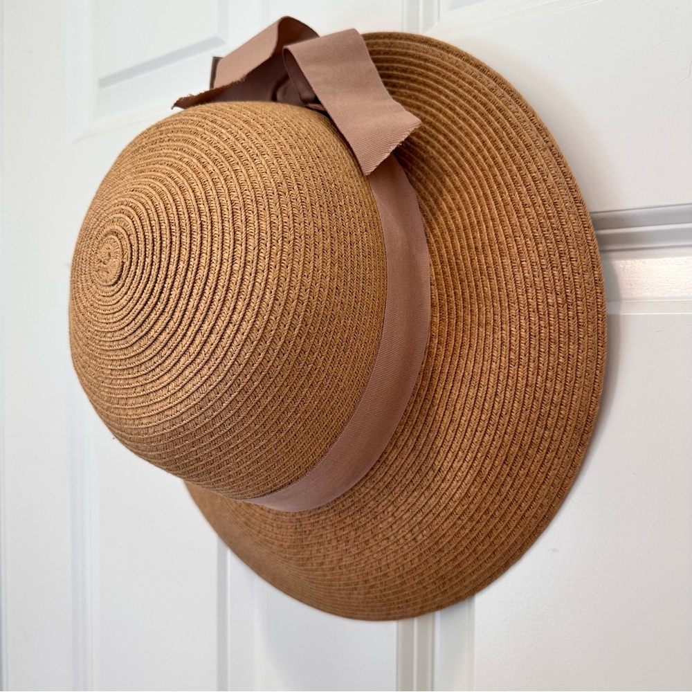 MaxMara - Intrend Tan Straw Hat with Ribbon - Beautiful